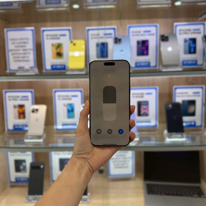 Уценка Смартфон Apple iPhone 16 Pro Max 256GB Натуральный титан nano SIM + eSIM