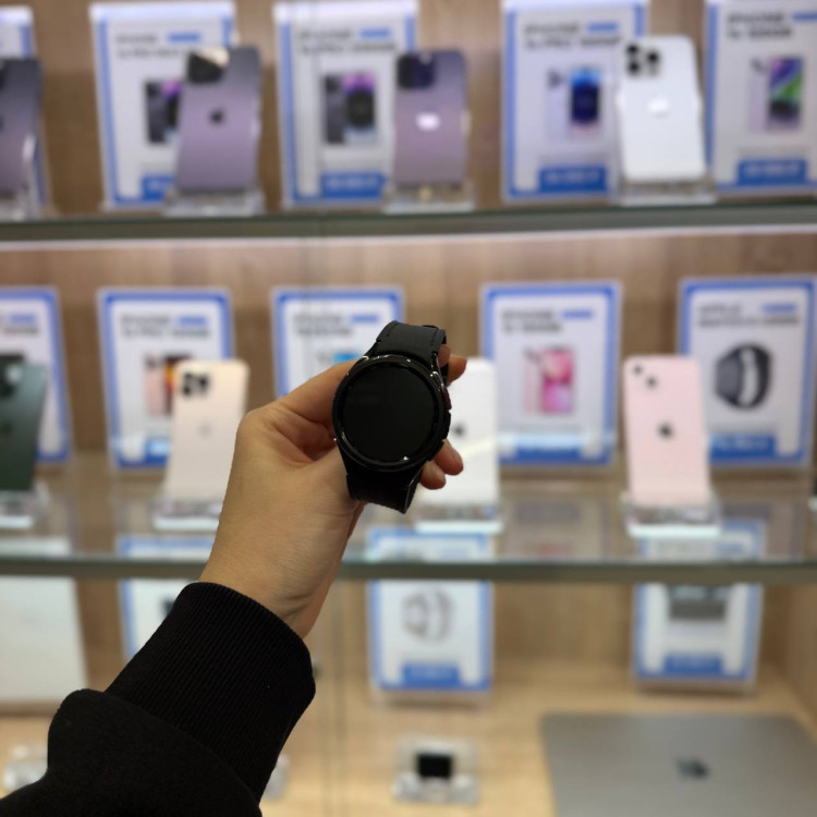 Уценка Умные часы Samsung Galaxy Watch6 Classic 43mm Черный