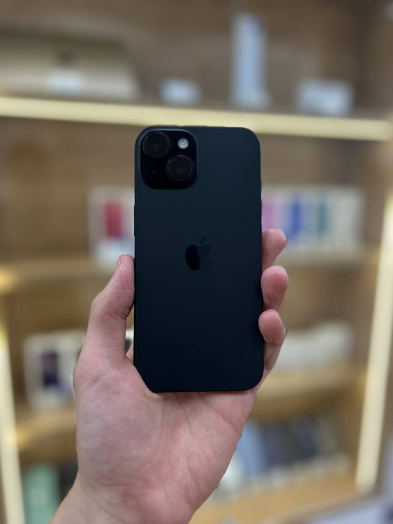 Б/у Смартфон Apple iPhone 15 128GB Black (Черный)